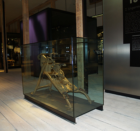 Glasmontre og udstillingsmontre til Tøjhusmuseet´s udstilling i København